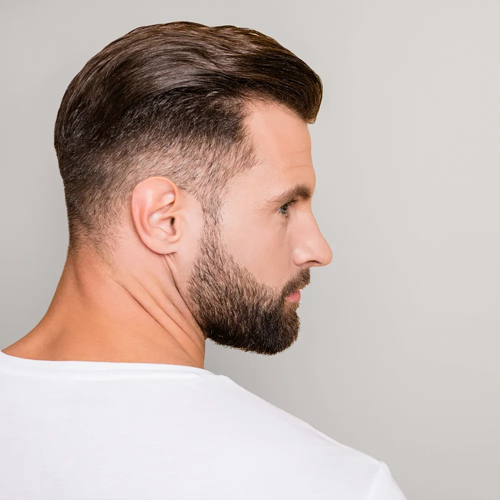 Seitenprofil eines jungen Mannes 